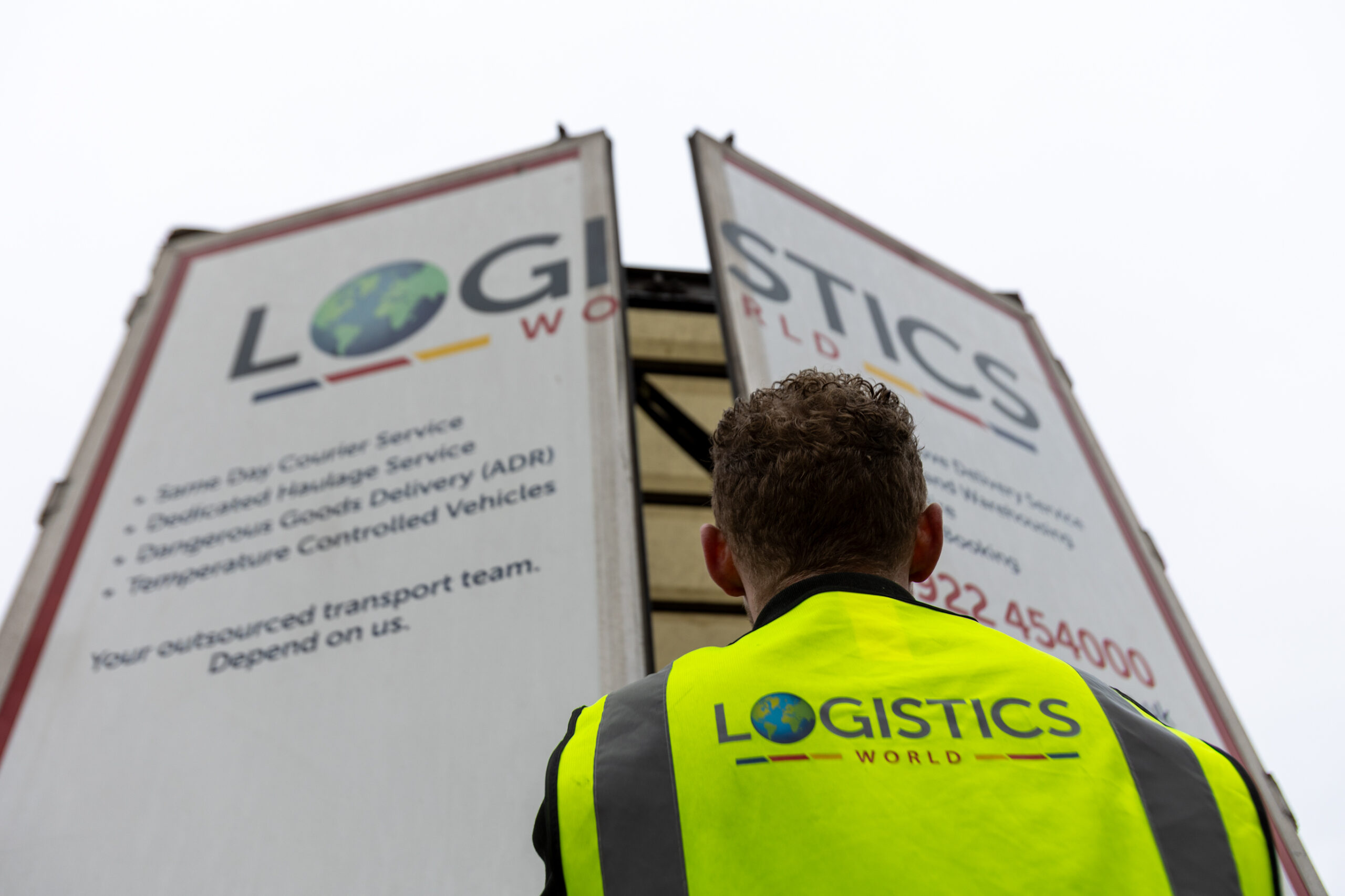 Logistics World Truck Rear Opening Logistics World Truck Rear Opening